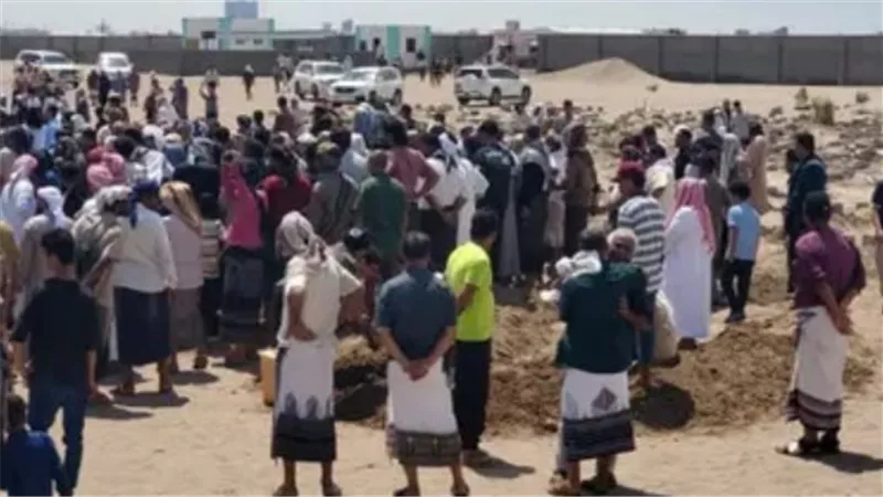 عدن تشيع المناضل أديب محمد صالح العيسي في موكب جنائزي مهيب