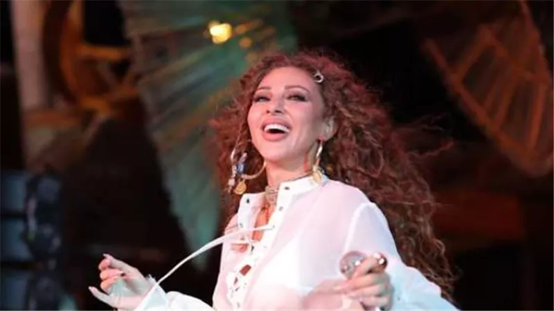 ميريام فارس تخطف الأنظار في حفل الساحل الشمالي.. باقة متنوعة من الأغاني 