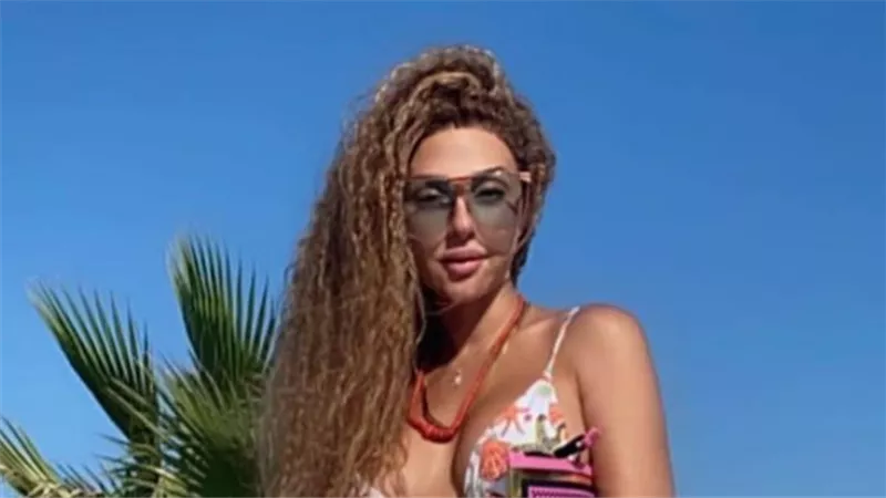 ميريام فارس تتألق بإطلالة لامعة وتبهر جمهورها
