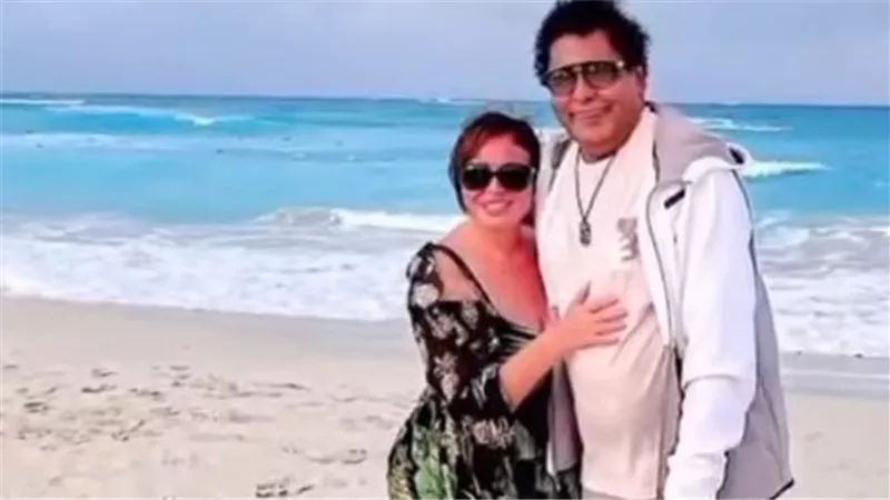 صداقة النجوم.. إلهام شاهين تحتفل بمحمد منير على فيس بوك