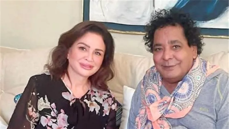 إلهام شاهين ومحمد منير.. صورة تجمع الفن والصداقة في لحظة مؤثرة