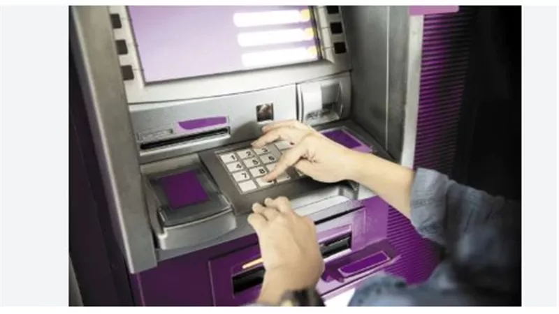 كيفية الحصول على المرتب عبر ماكينات الصراف الآلي