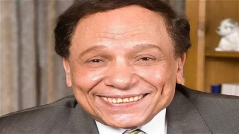 محمد إمام يحتفي بوالده عادل إمام عبر صور الذكاء الاصطناعي