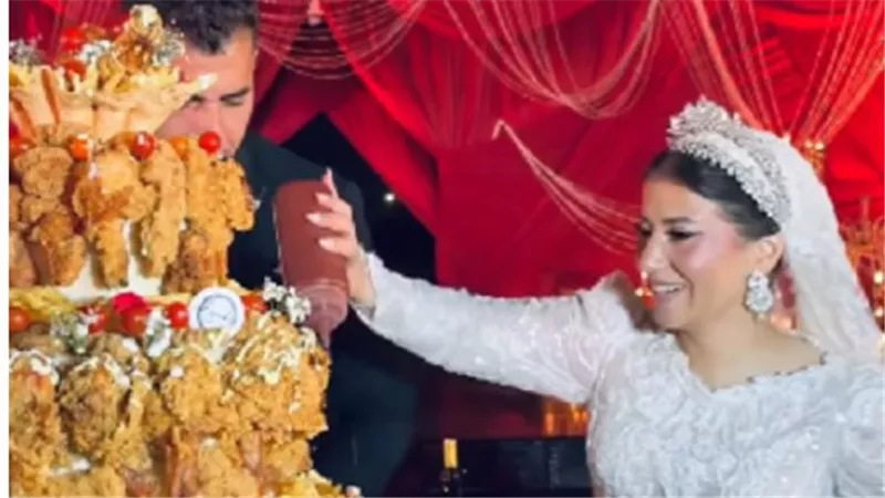 هبة قطب وابنتها دينا هشام: ليلة زفاف مليئة بالمرح والابتكار