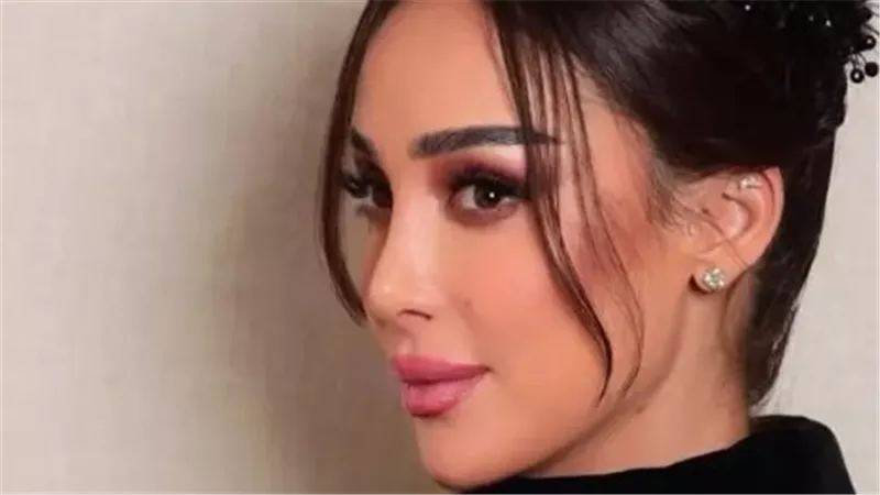 جمهور الموضة يشيد بذوق بسمة بوسيل وإطلالتها المبهرة في باريس