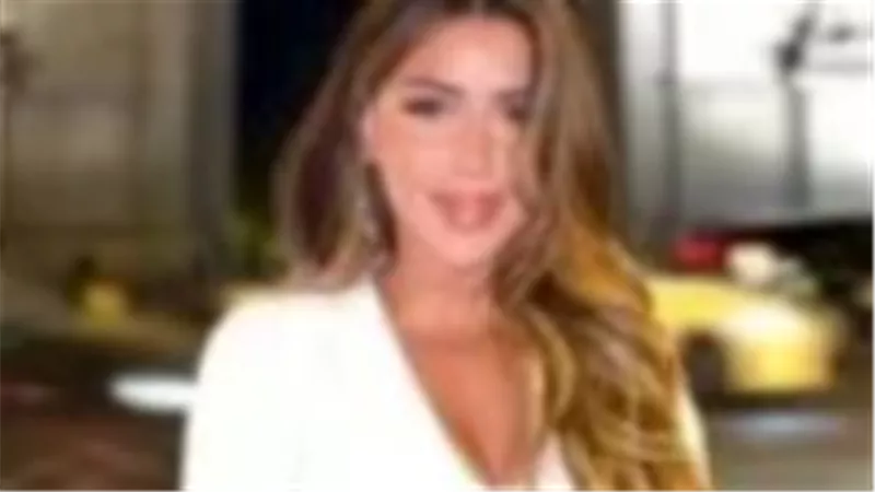 سارة سلامة تنشر 11 صورة ساحرة خلال عطلة الصيف في باريس