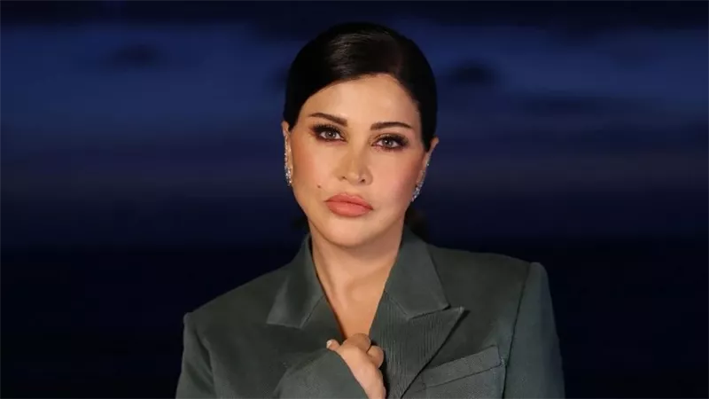 جومانا مراد تتألق بإطلالة جريئة وتستعد لرمضان 2026 بمسلسل “خلايا رمادية”