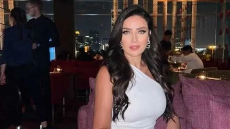 الإعلامية المصرية رضوي الشربيني تجمع بين الاحترافية والمرح في عيد ميلادها