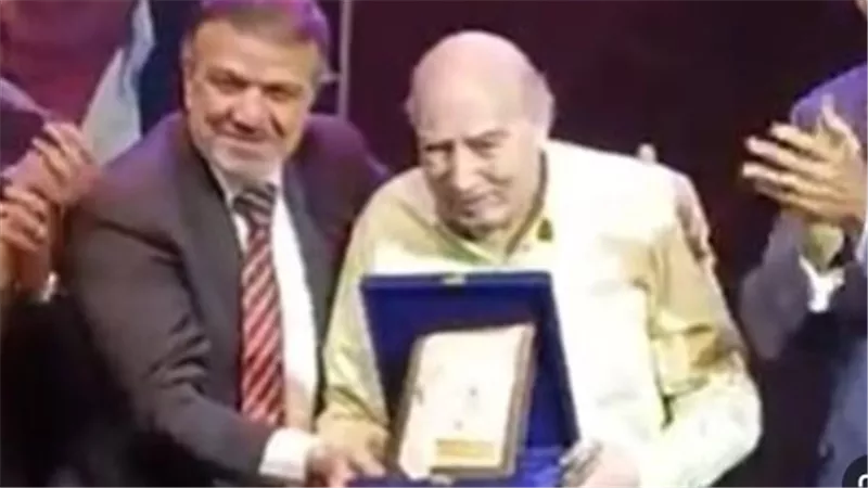 تكريم عبد الله مشرف ورفاقه يعيد الدفء الإنساني للمسرح المصري في مهرجان النقابة