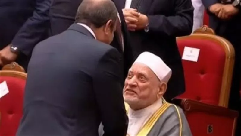 مسيرة علم ووسطية.. من هو الدكتور أحمد عمر هاشم الذي ودّعته مصر اليوم؟