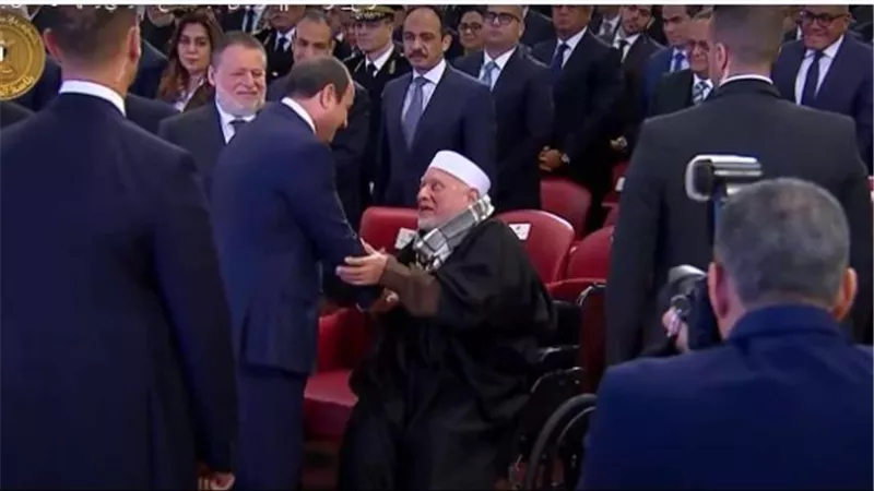 السيسي يجسد الوفاء في وداع العالم الجليل أحمد عمر هاشم.. لحظات إنسانية خالدة