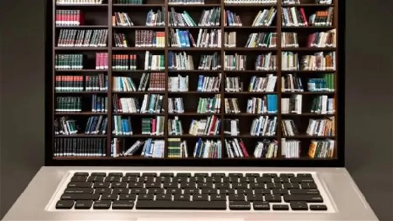 طلاب الصف الأول الثانوي يستفيدون من المكتبة الإلكترونية لدراسة البرمجة والذكاء الاصطناعي