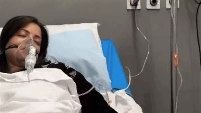منى فاروق تتعرض لوعكة صحية مفاجئة وتنقل للمستشفى.. ورسالة مؤثرة للجمهور