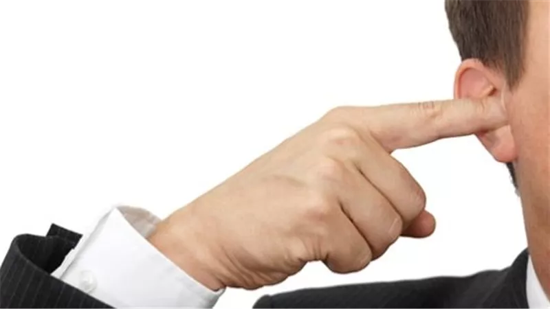 كيفية التخلص من انسداد الأذن.. 5 خطوات منزلية سهلة التطبيق