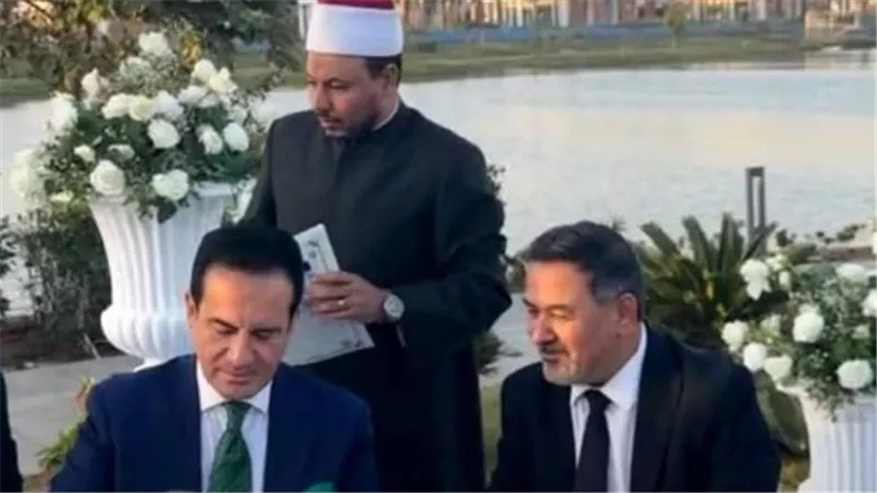 خيري رمضان في لحظة إنسانية مؤثرة.. الأب الفخور بعيدًا عن أضواء الإعلام