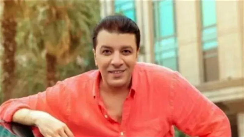 الفنان مصطفى كامل: رحلته من التأليف إلى التلحين والغناء