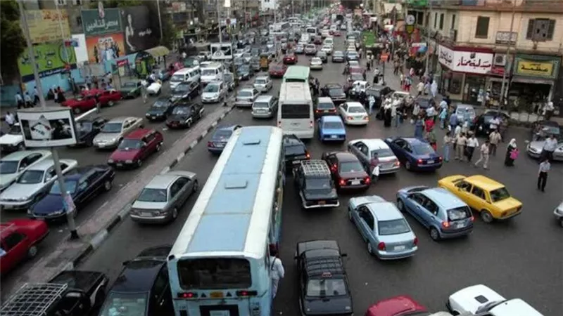 حركة المرور في القاهرة والجيزة: كثافات مرورية وتباطؤ بسبب المدارس والجامعات