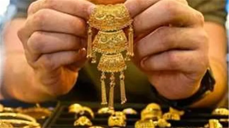 تأثير سعر الدولار على أسعار الذهب في السوق المصرية