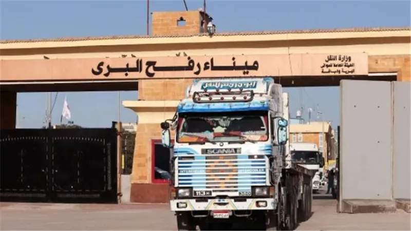 إسرائيل تفتح معبر رفح وتسمح بنقل المساعدات الإنسانية إلى غزة