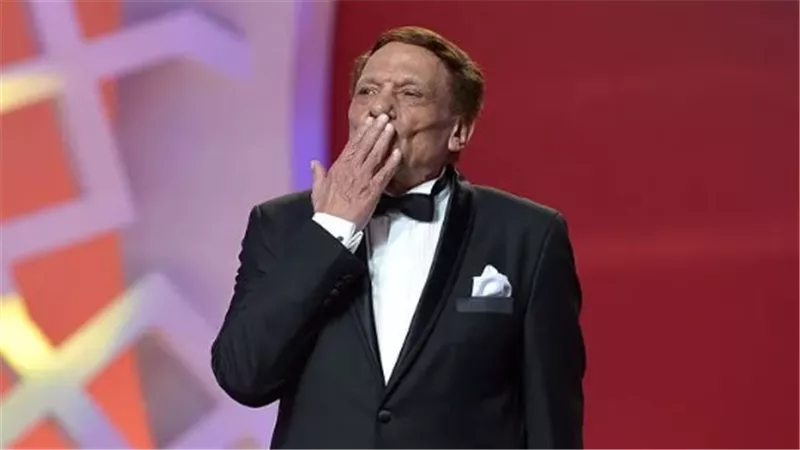 أشهر أعمال عادل إمام في السينما والمسرح والدراما التلفزيونية
