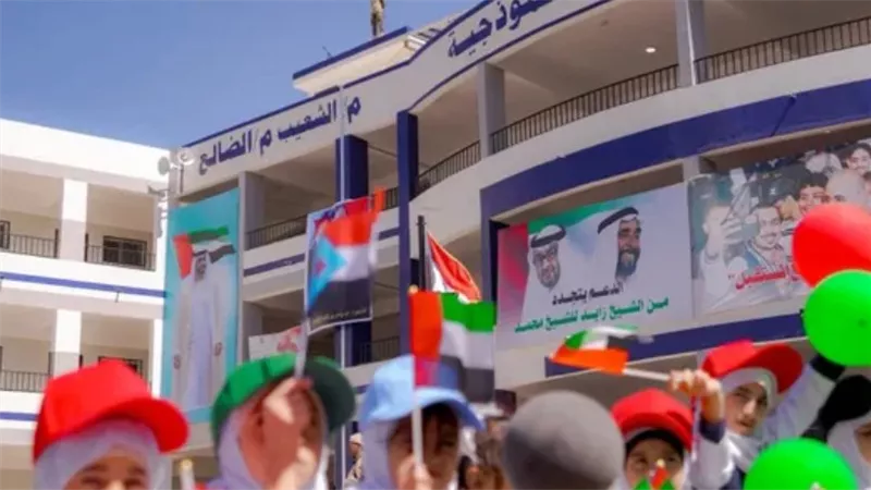جهود الإمارات في دعم التعليم بالجنوب: بناء الإنسان قبل البنيان