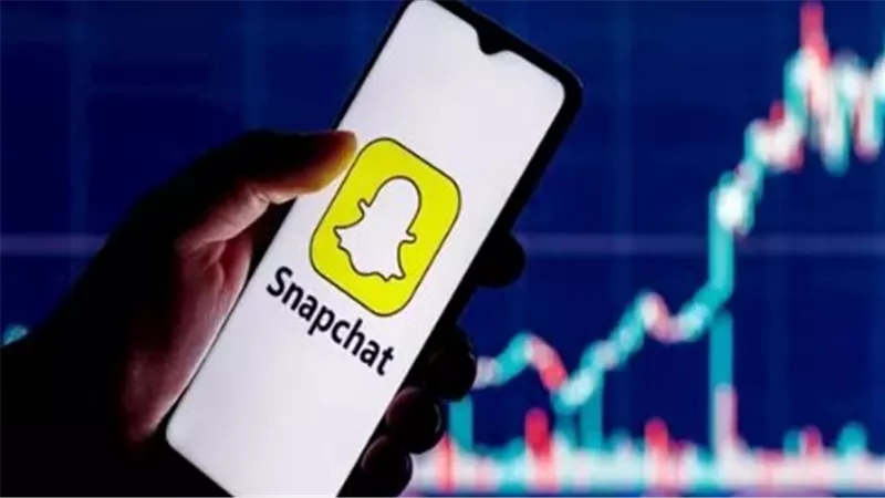 تأثير سناب شات على سلوك المستخدمين: كيف خلق ثقافة المحتوى الفوري؟
