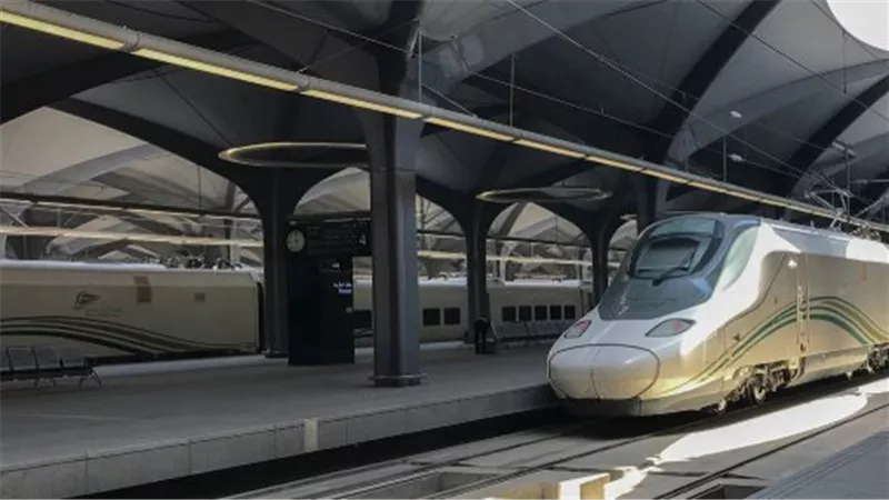 قطار الحرمين 2025: مواعيد الانطلاق، الخدمات، وأهم النصائح للمسافرين