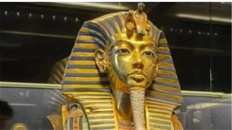 توت عنخ آمون بالكامل: عرض مذهل في المتحف المصري الكبير لأول مرة