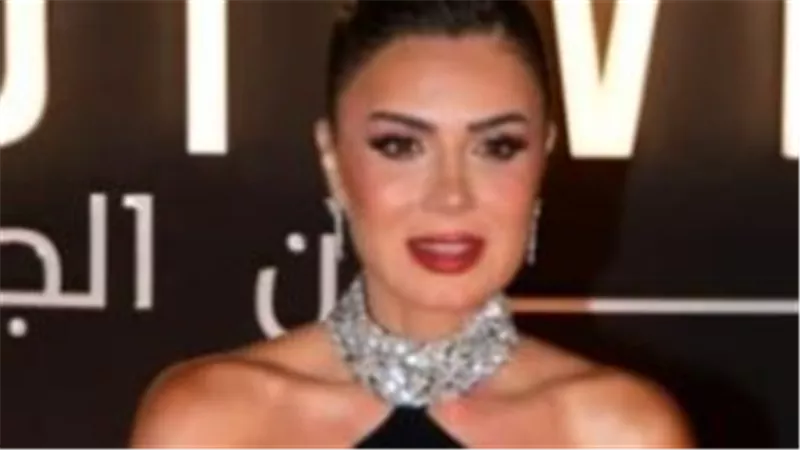 نجلاء بدر وفستانها المكشوف.. جرأة وأناقة في مهرجان الجونة السينمائي 2025