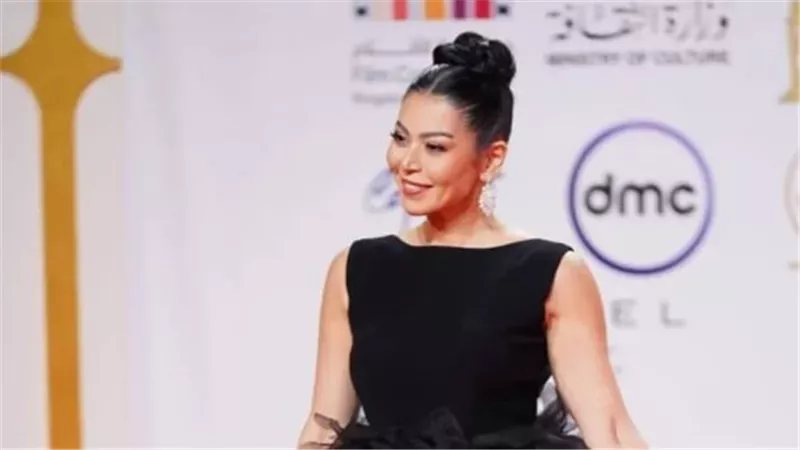 لقاء الخميسي تخطف الأنظار بإطلالة جريئة على السجادة الحمراء في مهرجان الجونة 2025