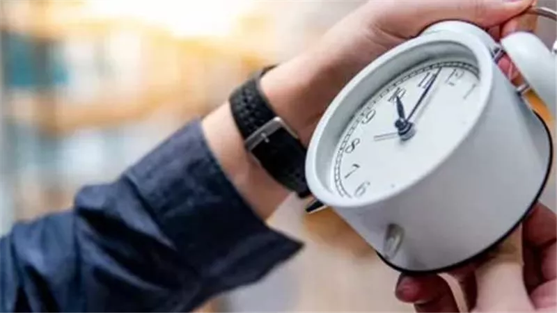 لماذا يتم تأخير الساعة 60 دقيقة يوم الجمعة؟ تجنب المشكلات اللوجستية