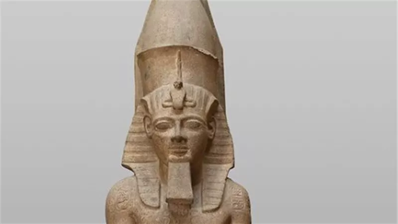 من الصورة الشخصية إلى العصر الذهبي: الذكاء الاصطناعي يلبسك 