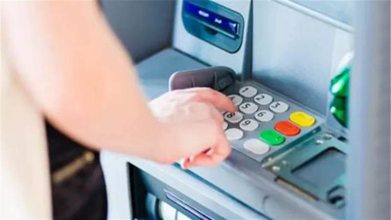 ما هي مكونات ATM؟ نظرة على التكنولوجيا وراء أجهزة الصراف الآلي.