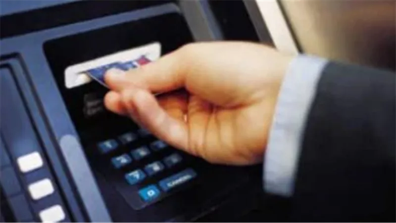 خدمة 24/7: كيف أحدث اختراع ماكينة ATM ثورة في العمل المصرفي؟