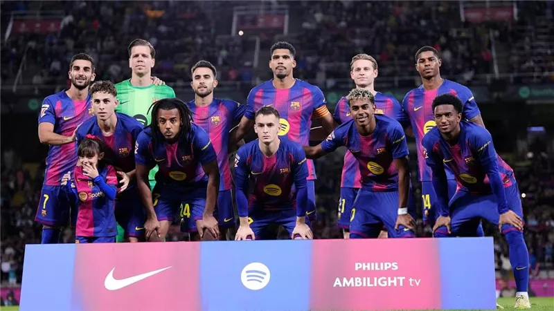 رافينيا بالوسط.. فليك يعلن تشكيل برشلونة لمواجهة أوساسونا في الدوري الإسباني