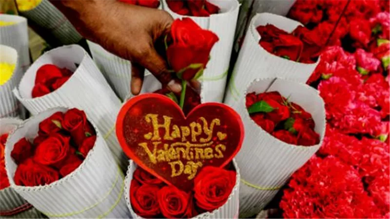 فقدان الشغف: استشاري نفسي يكشف أسباب تحوّل عيد الحب إلى 