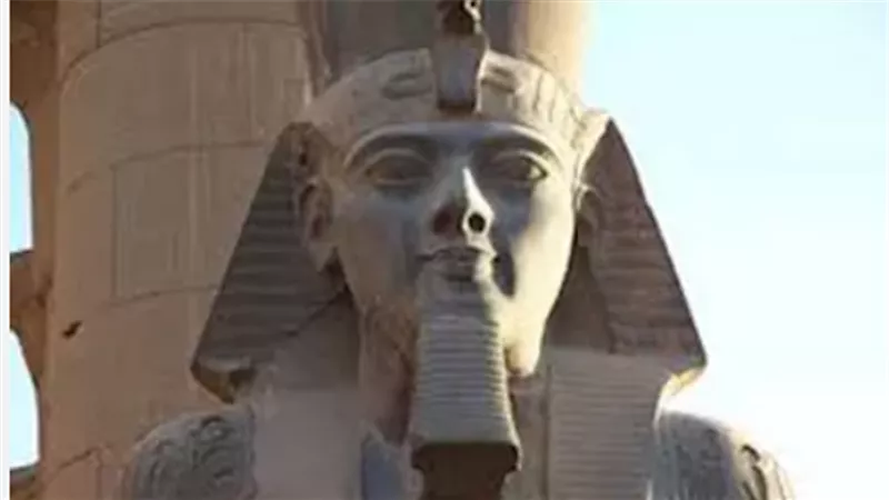 تمثال رمسيس الثاني: رحلة خلود عبر العصور