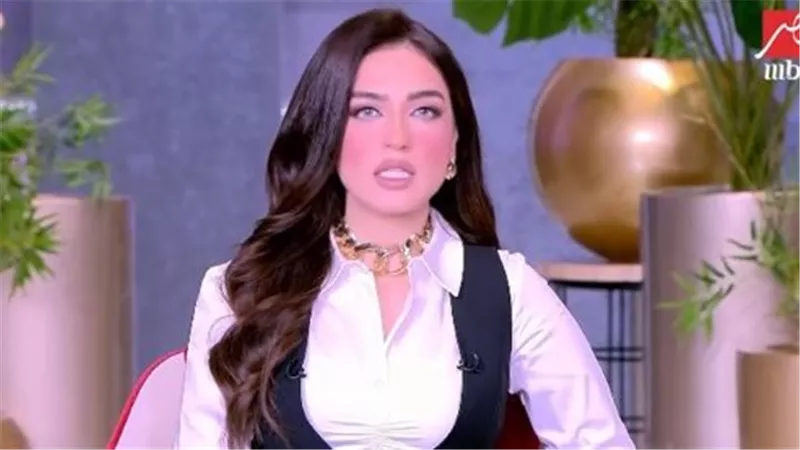 ياسمين عز.. من البدايات إلى الشهرة: مسيرة إعلامية متصاعدة