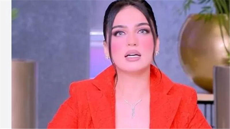 أسرار نجاح ياسمين عز: لماذا تتابع ملايين النساء (والرجال) نصائحها الجدلية في الحياة الزوجية؟