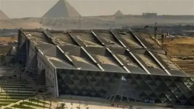 المتحف المصري الكبير يتحول إلى 