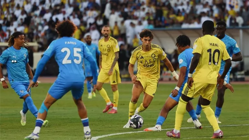 النصر يفوز على نيوم بثلاثية ويعزز صدارته للدوري السعودي