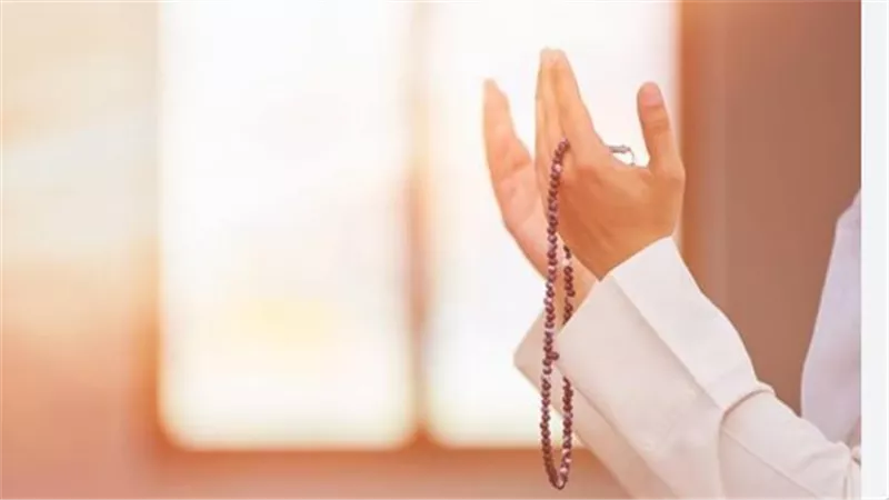أذكار الصباح.. اللَّهمَّ إنِّي أسألُكَ عِلمًا نافعًا ورزقًا طيِّبًا وعملًا متقبَّلًا