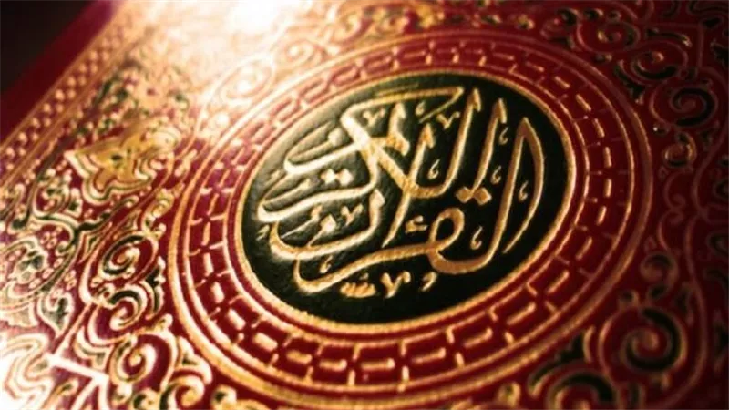 بوابة القرآن للعالم: تطبيقات المصحف الرقمية وأهميتها في نشر الإسلام والوعي الديني