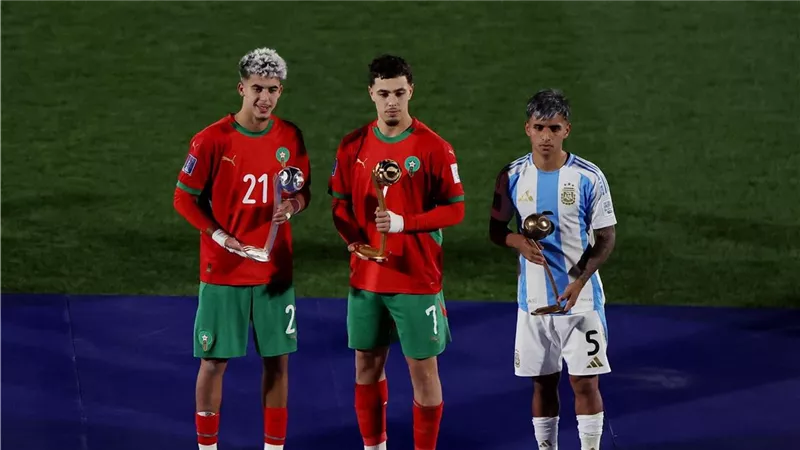 المغربي عثمان معما يحصد جائزة أفضل لاعب شاب في إفريقيا 2025