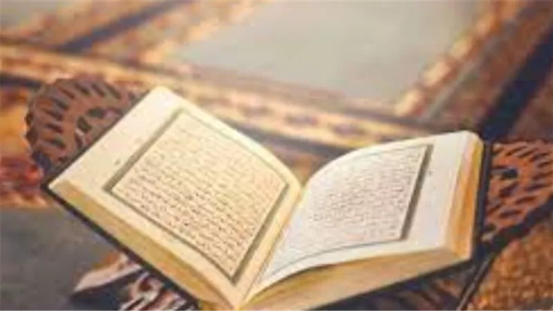 القرآن الكريم مكتوب كامل بجودة عالية: تكنولوجيا تسهل تلاوة وتدبر كل سورة قرآن