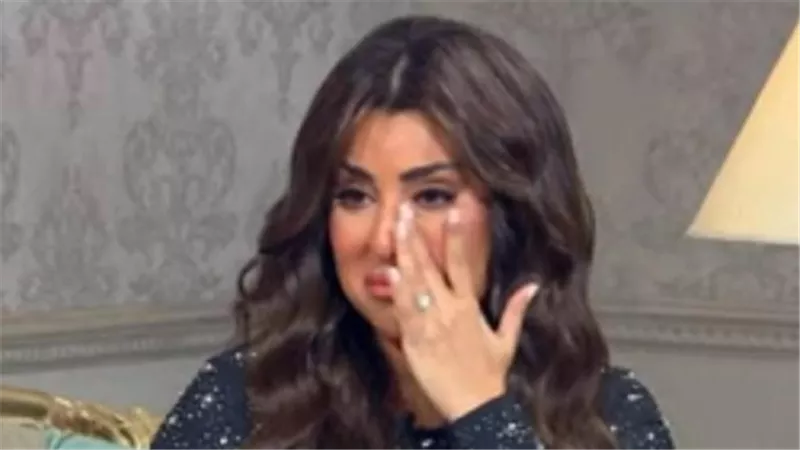 أيتن عامر تبكي في صاحبة السعادة: تفاصيل الانفصال والمسؤولية قبل عرض مسلسل 
