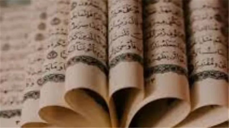 الكتابة وسر التثبيت: كيف تقوي الصورة البصرية للآيات الذاكرة على المدى الطويل؟ 