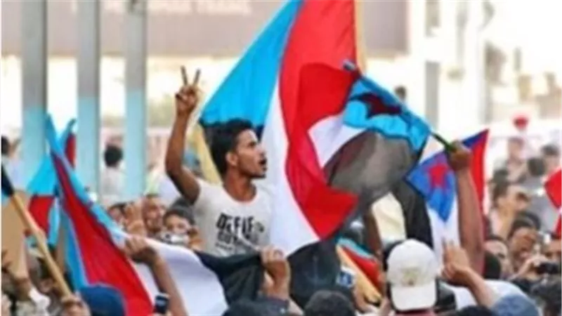حراك شعبي متصاعد: أبناء لحج وأبين يدعون لاعتصام مفتوح حتى استعادة دولة الجنوب العربي