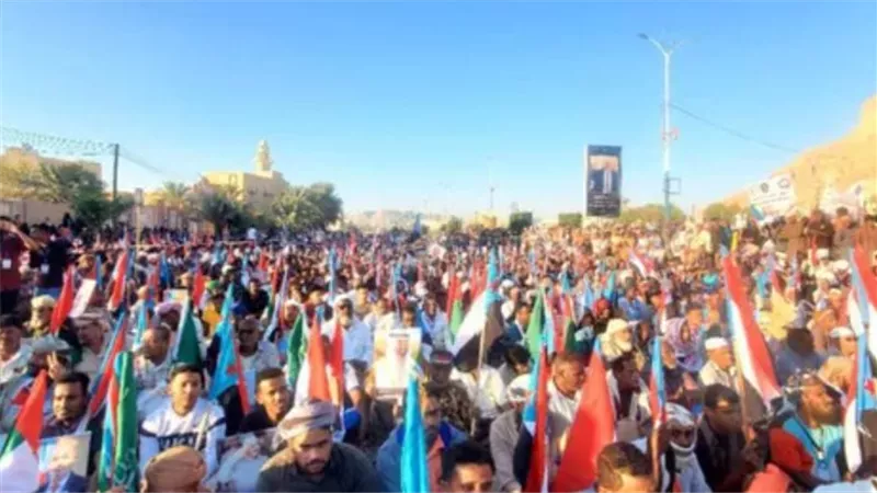 حشود سيئون تجدد العهد: الجنوب العربي يحتفل بذكرى الاستقلال ويؤكد حتمية استعادة الدولة