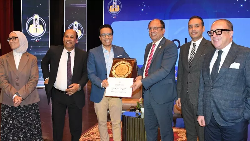 مفاجأة الموسم الأكاديمي: الفنان سامح حسين يدرس في الجامعة.. تفاصيل تدريس نجم الكوميديا بجامعة حلوان